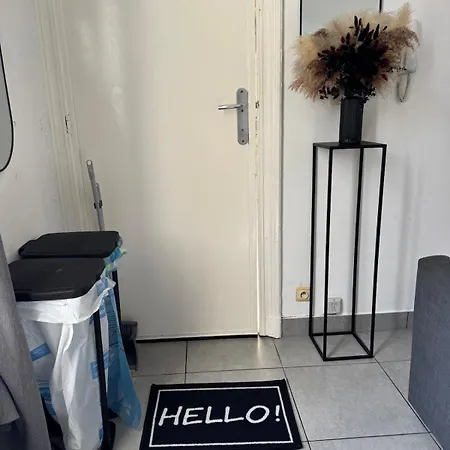 Appartement A 5 Min De La Gare Du Midi, 1-2 Pe *